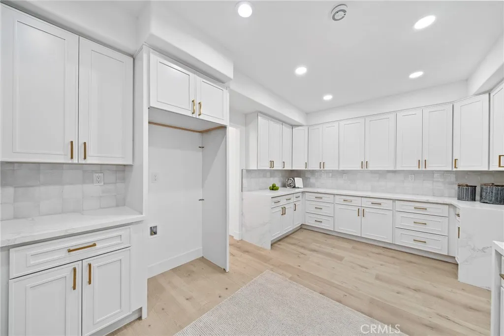 22751 Maplewood
