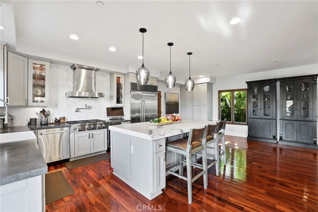 4202 Calle Bienvenido