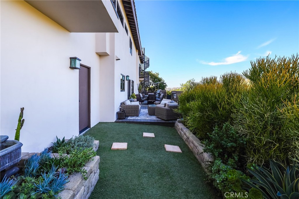 4202 Calle Bienvenido