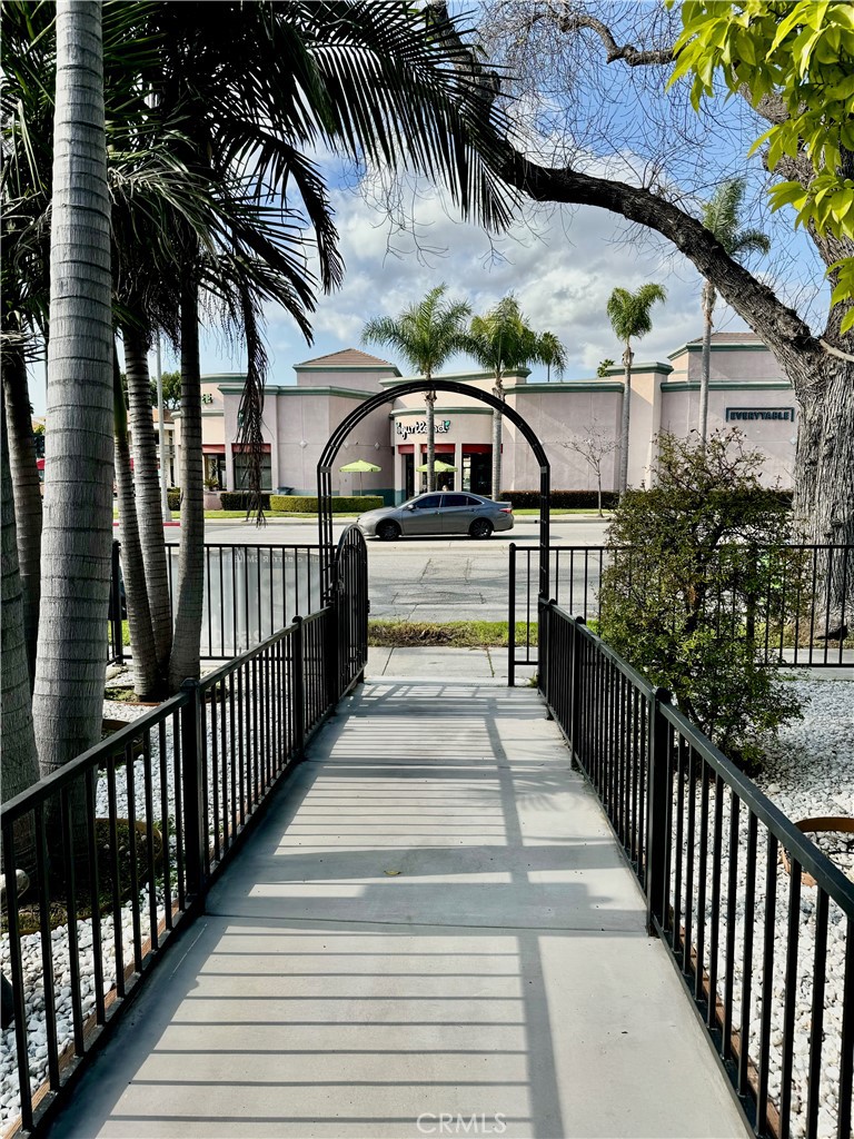 620 E San Antonio Drive 4