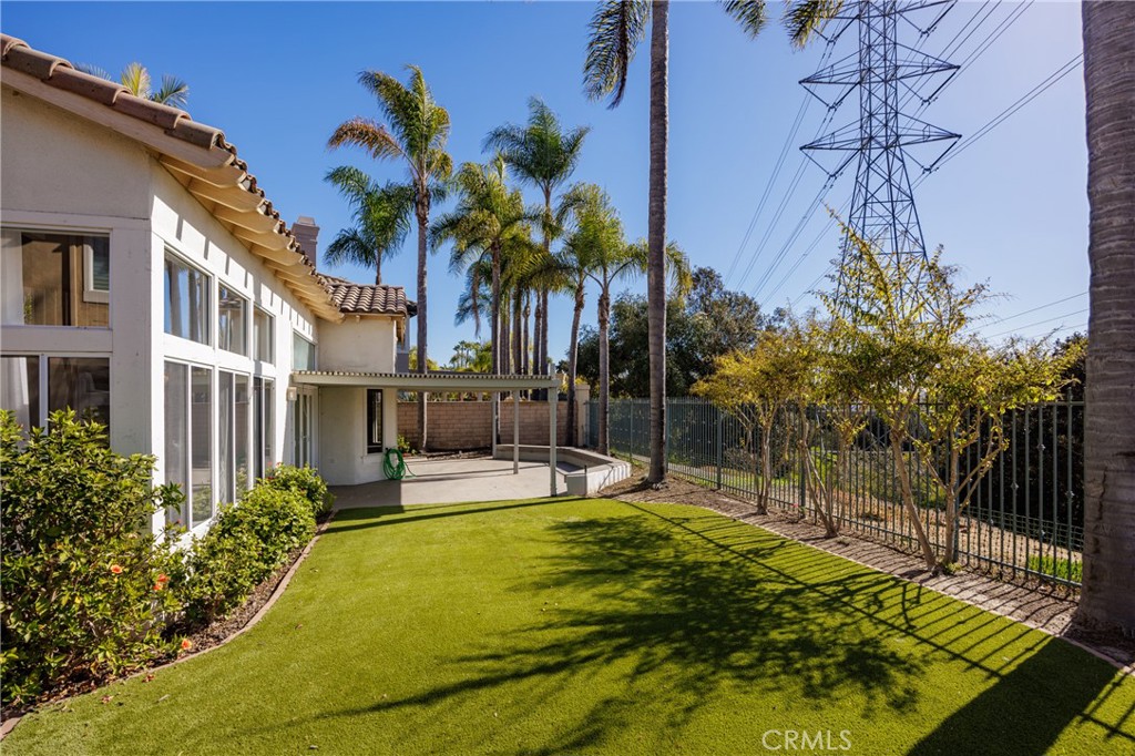 1736 Blackbird Circle