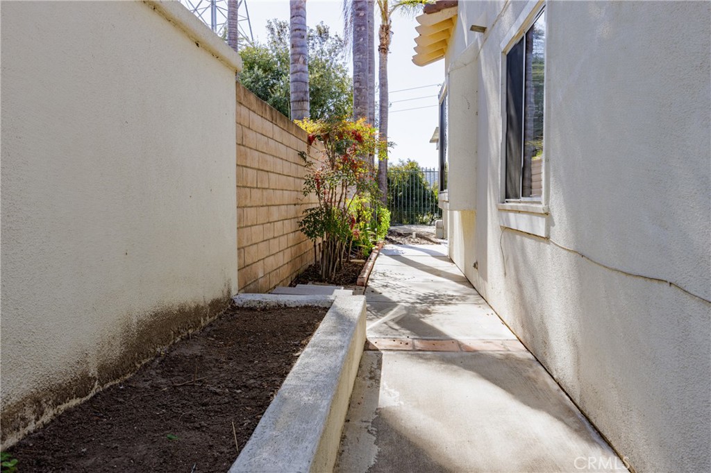 1736 Blackbird Circle