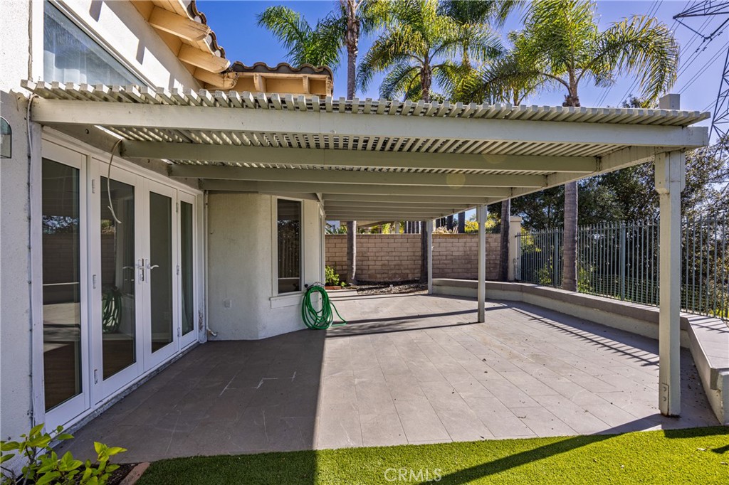 1736 Blackbird Circle