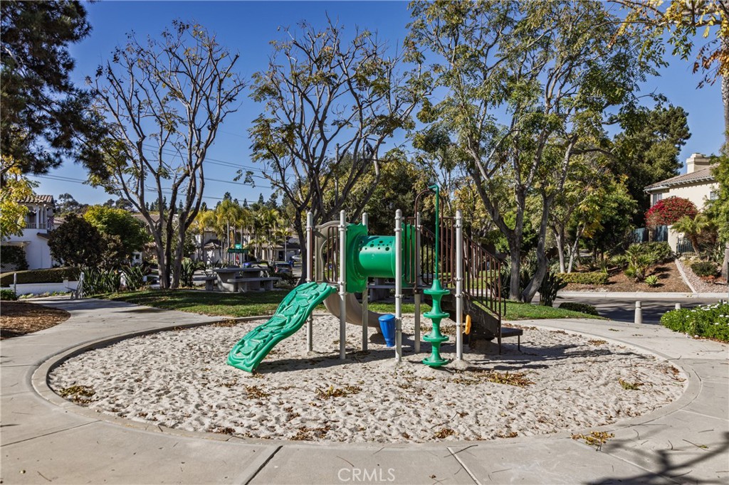 1736 Blackbird Circle