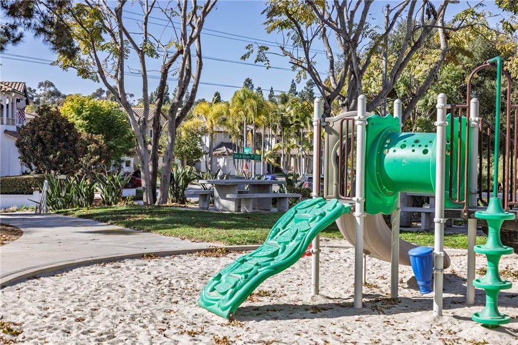 1736 Blackbird Circle