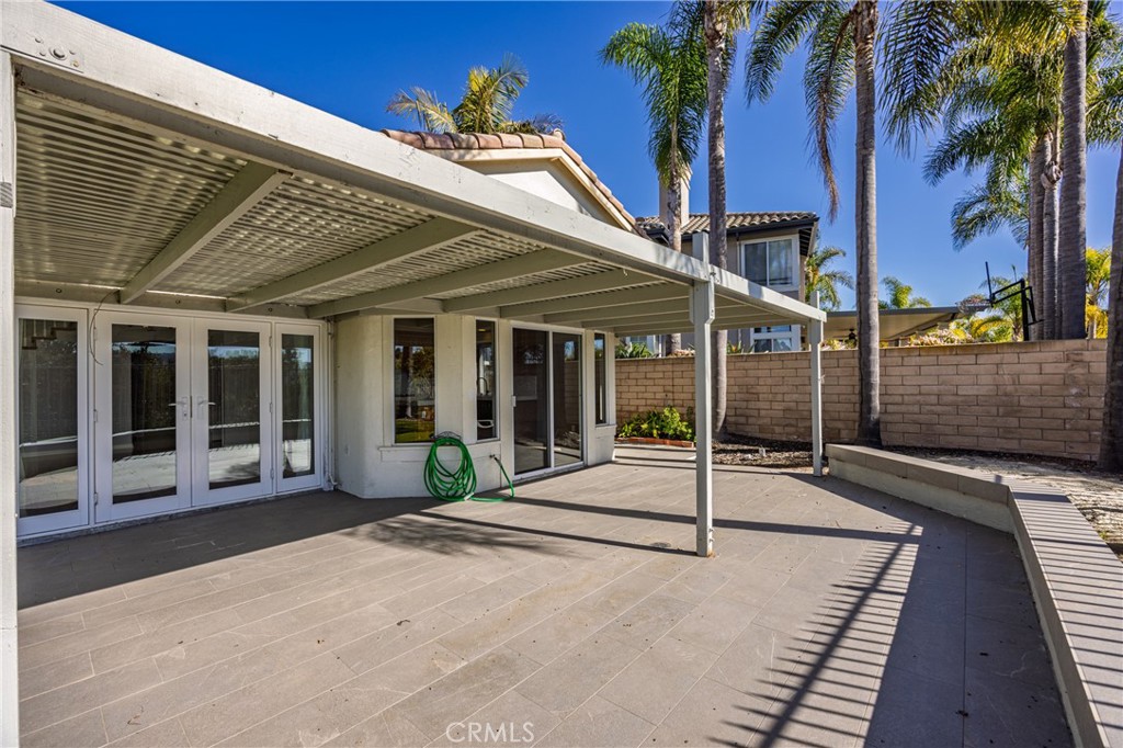 1736 Blackbird Circle