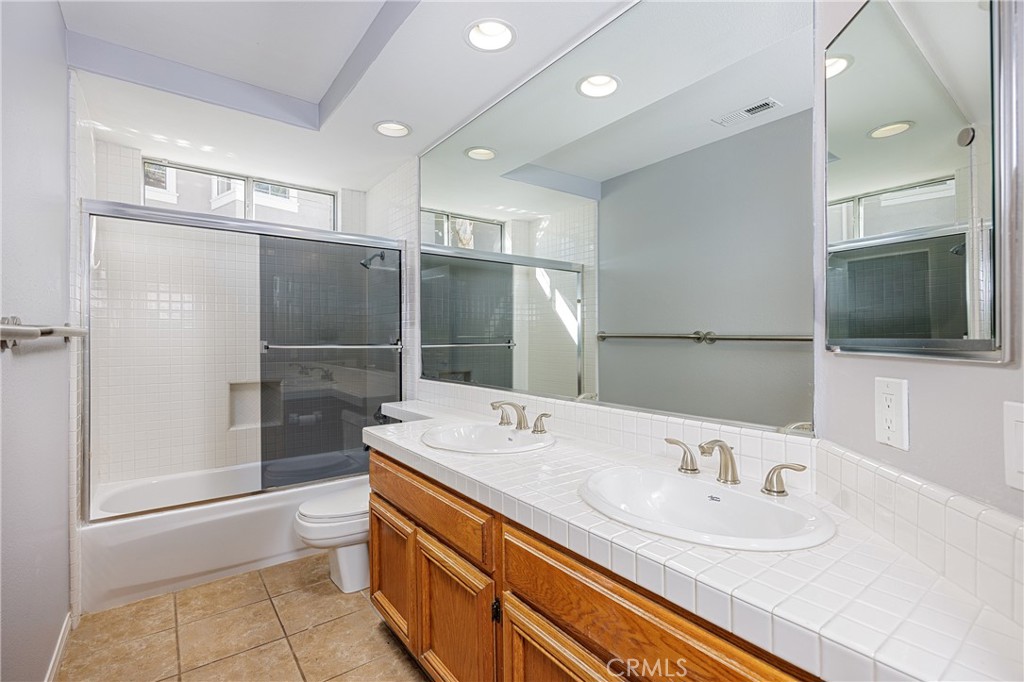 1736 Blackbird Circle