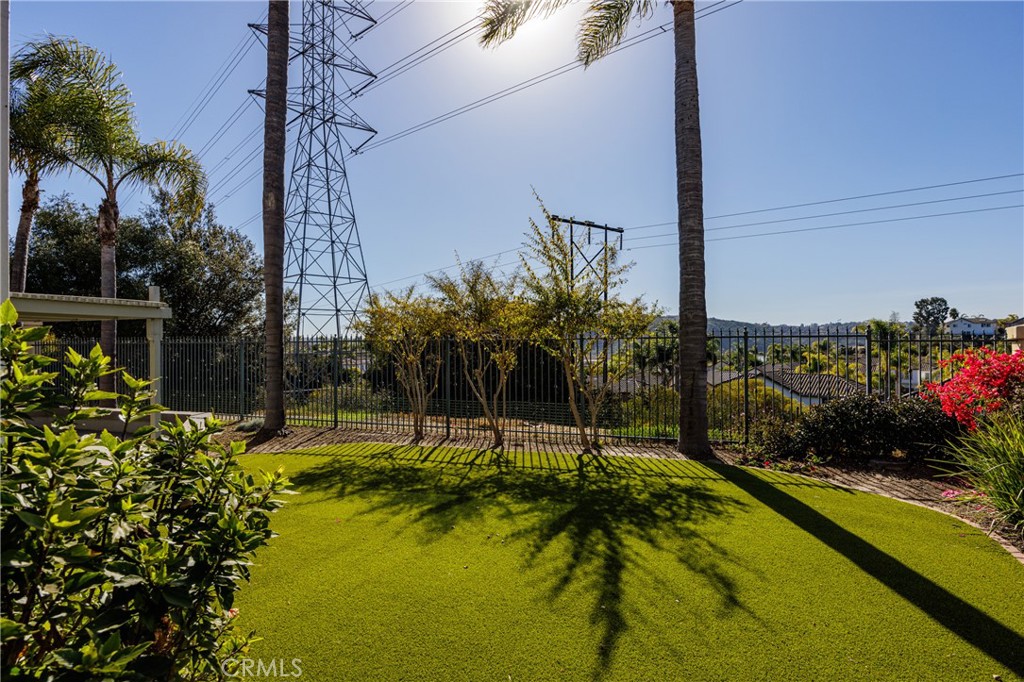 1736 Blackbird Circle