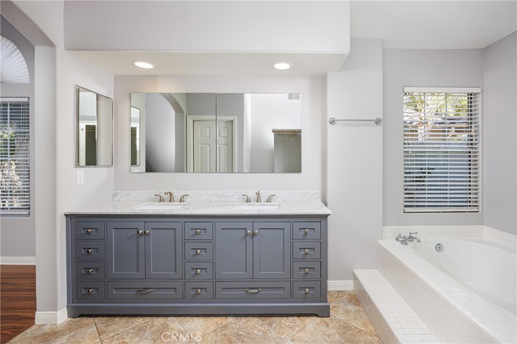 1736 Blackbird Circle