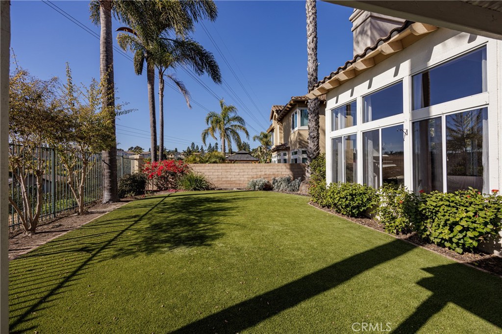 1736 Blackbird Circle