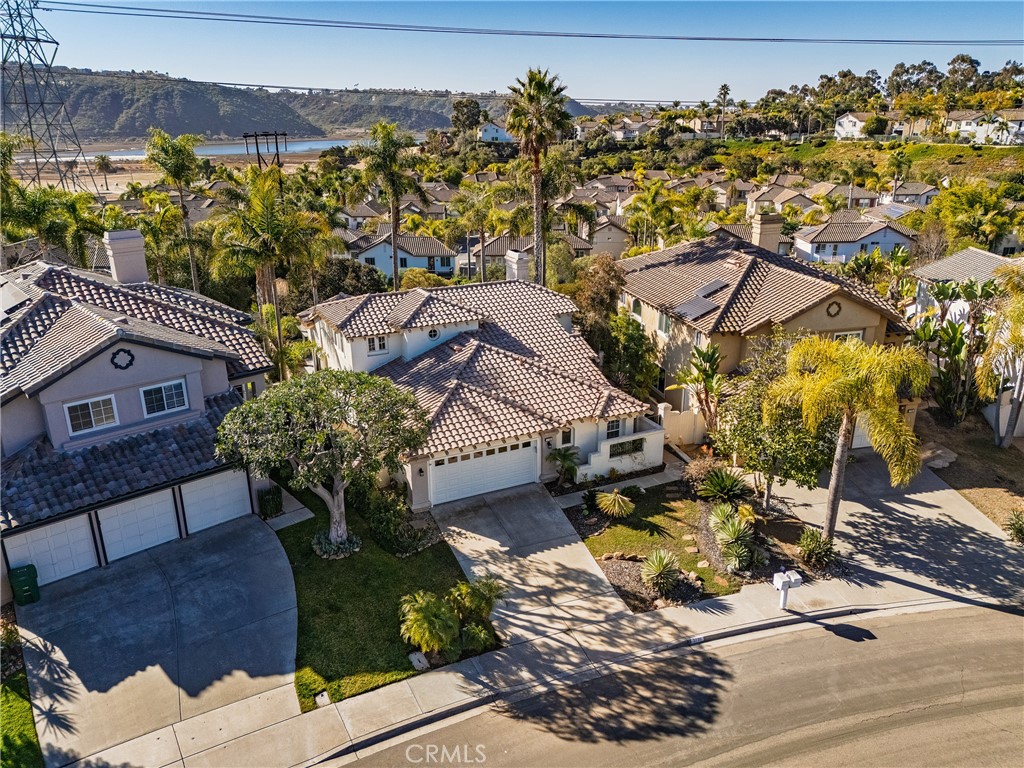 1736 Blackbird Circle