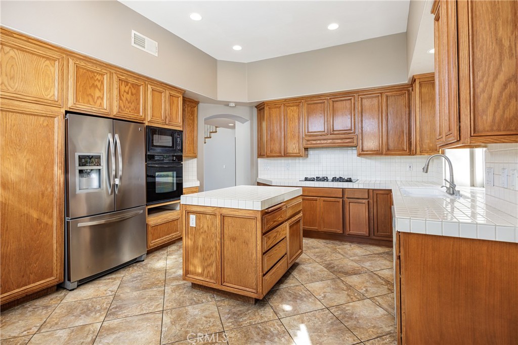 1736 Blackbird Circle