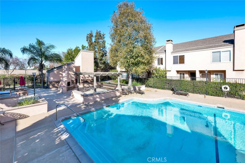 101 W Riverdale Avenue 8