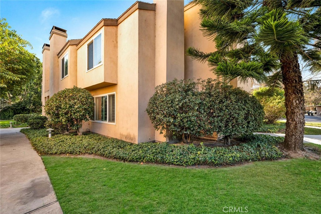 101 W Riverdale Avenue 8