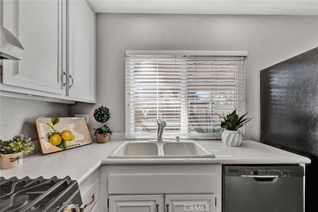 101 W Riverdale Avenue 8