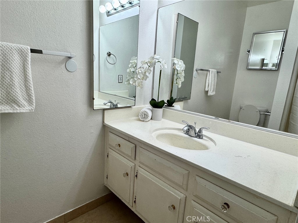 6600 Warner Avenue 115