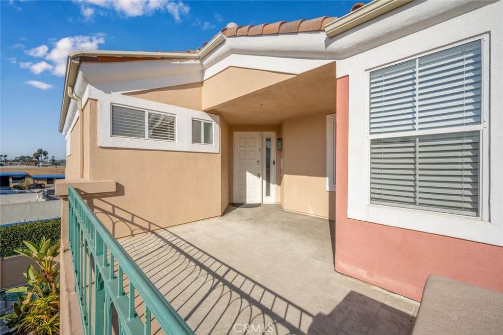 5142 Warner Avenue 312