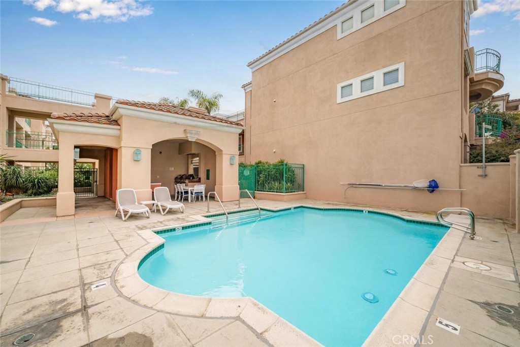 5142 Warner Avenue 312