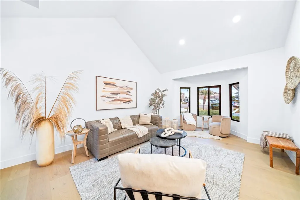 28675 Mira Vista