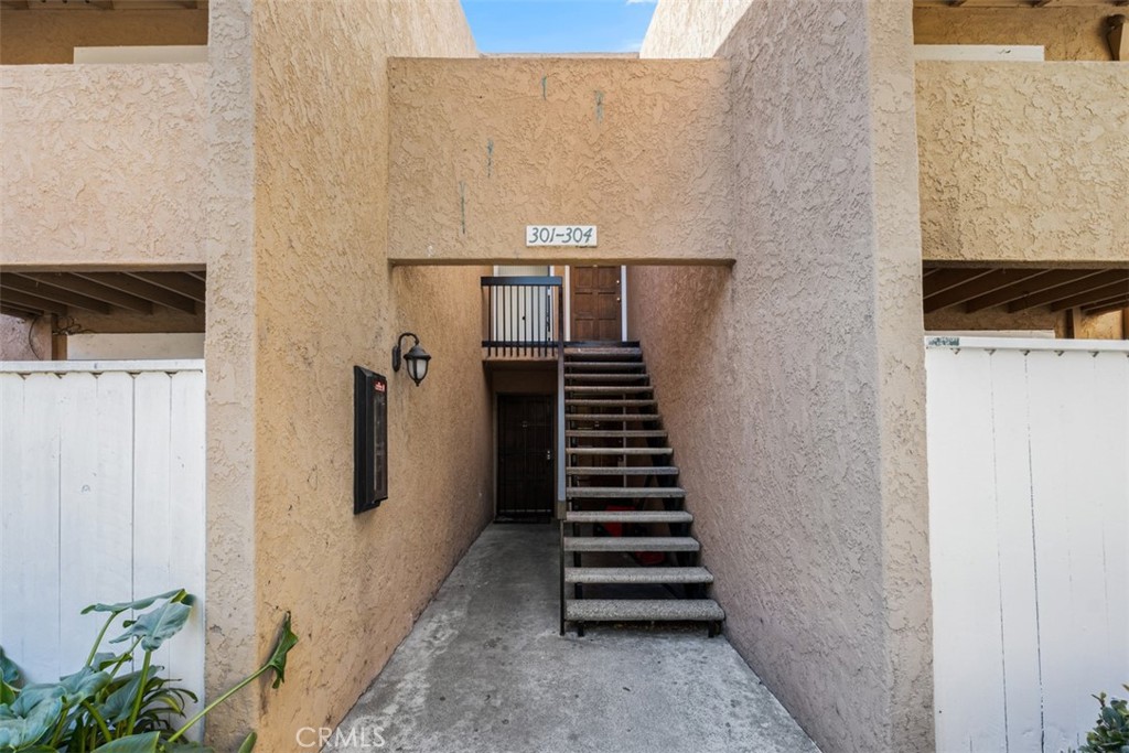 1101 W Macarthur Boulevard 304