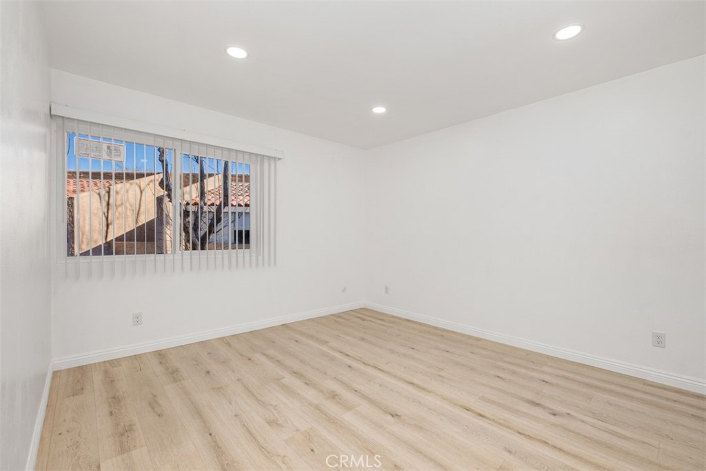 1101 W Macarthur Boulevard 304