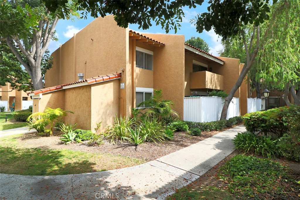 1101 W Macarthur Boulevard 304