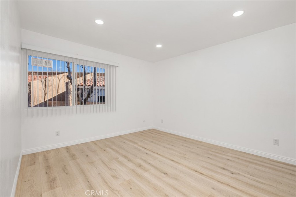 1101 W Macarthur Boulevard 304
