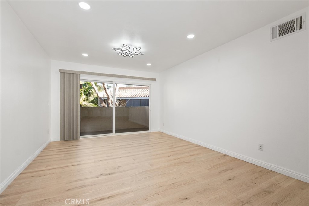 1101 W Macarthur Boulevard 304