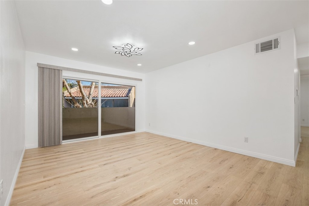 1101 W Macarthur Boulevard 304
