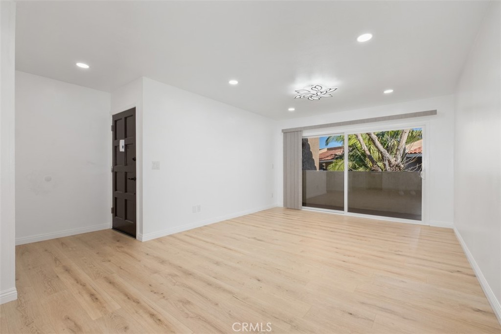 1101 W Macarthur Boulevard 304