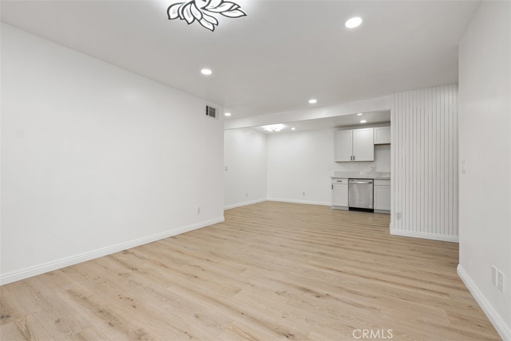 1101 W Macarthur Boulevard 304