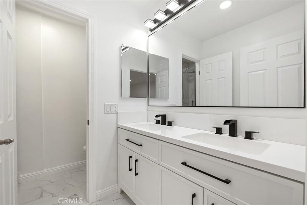 1101 W Macarthur Boulevard 304