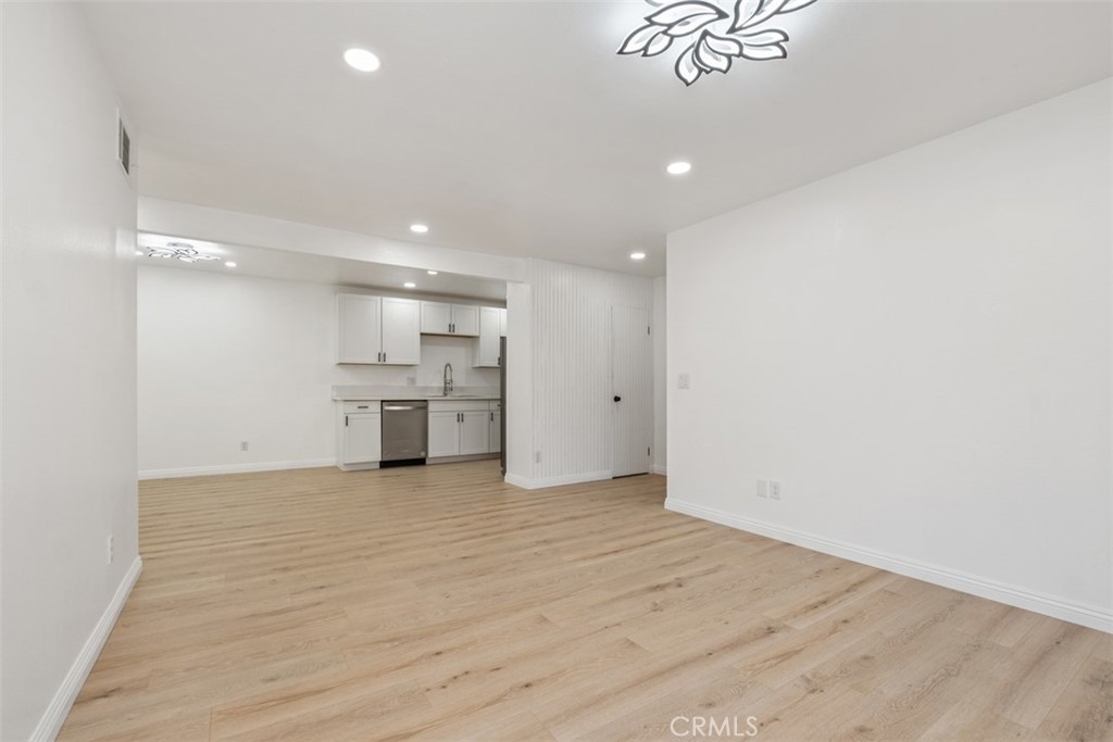 1101 W Macarthur Boulevard 304