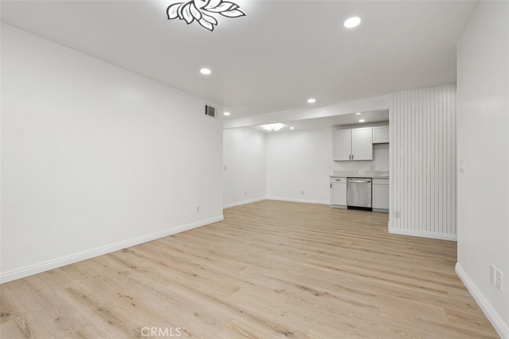 1101 W Macarthur Boulevard 304