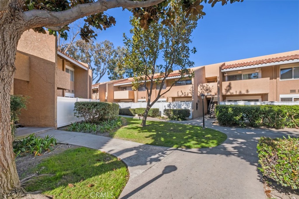 1101 W Macarthur Boulevard 304