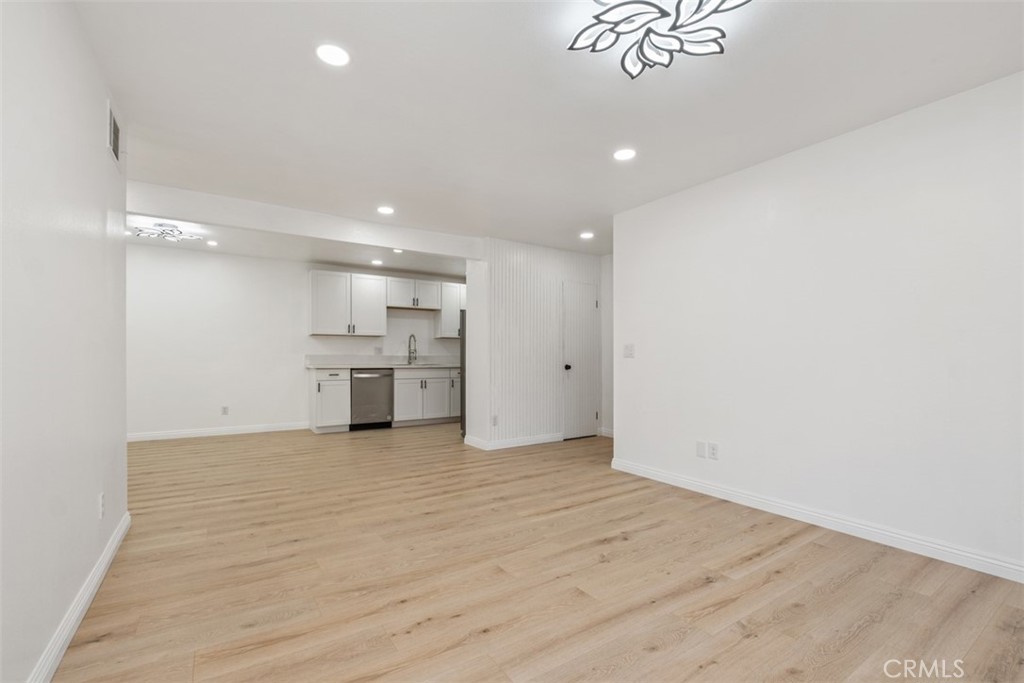 1101 W Macarthur Boulevard 304