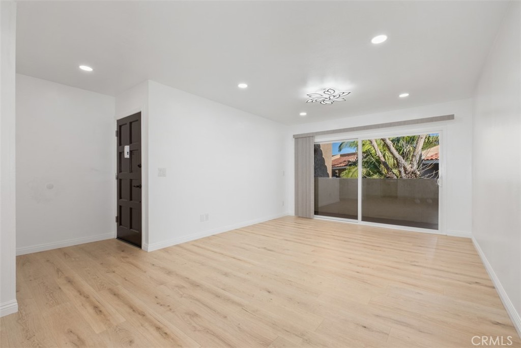 1101 W Macarthur Boulevard 304