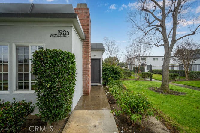 1964 W Glenoaks Avenue C