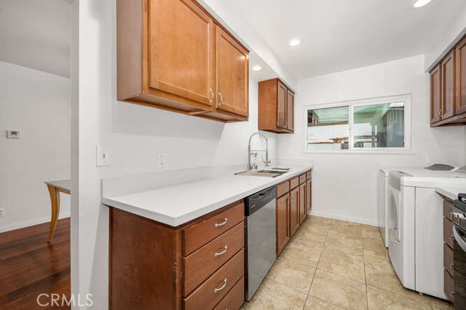 1964 W Glenoaks Avenue C