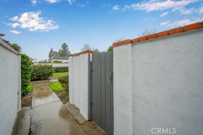 1964 W Glenoaks Avenue C