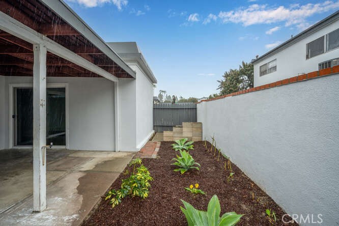 1964 W Glenoaks Avenue C