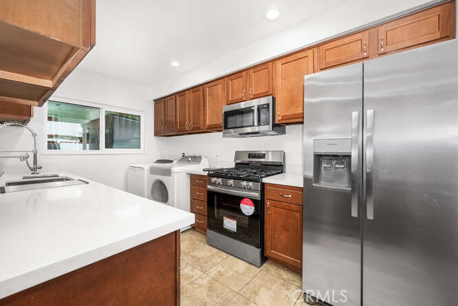 1964 W Glenoaks Avenue C