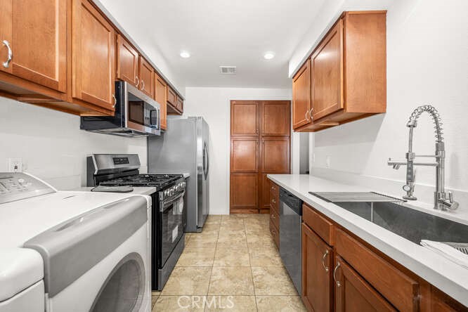 1964 W Glenoaks Avenue C