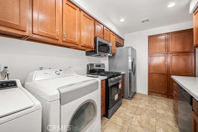 1964 W Glenoaks Avenue C