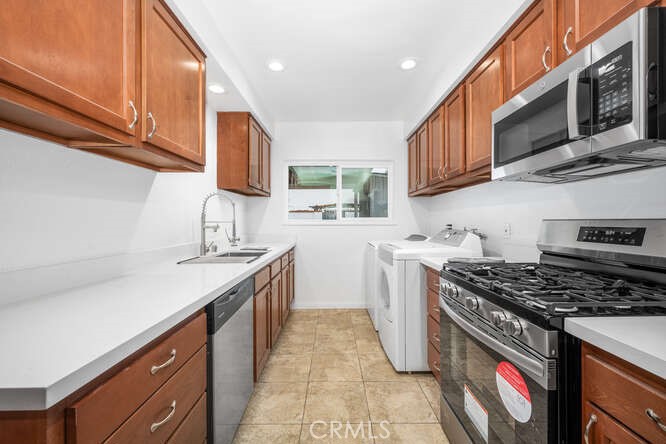 1964 W Glenoaks Avenue C