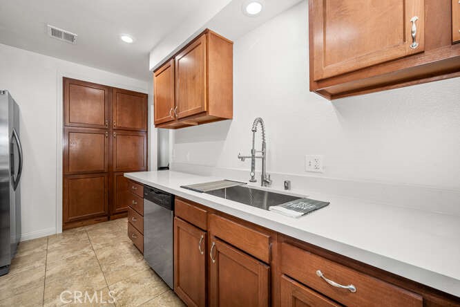 1964 W Glenoaks Avenue C