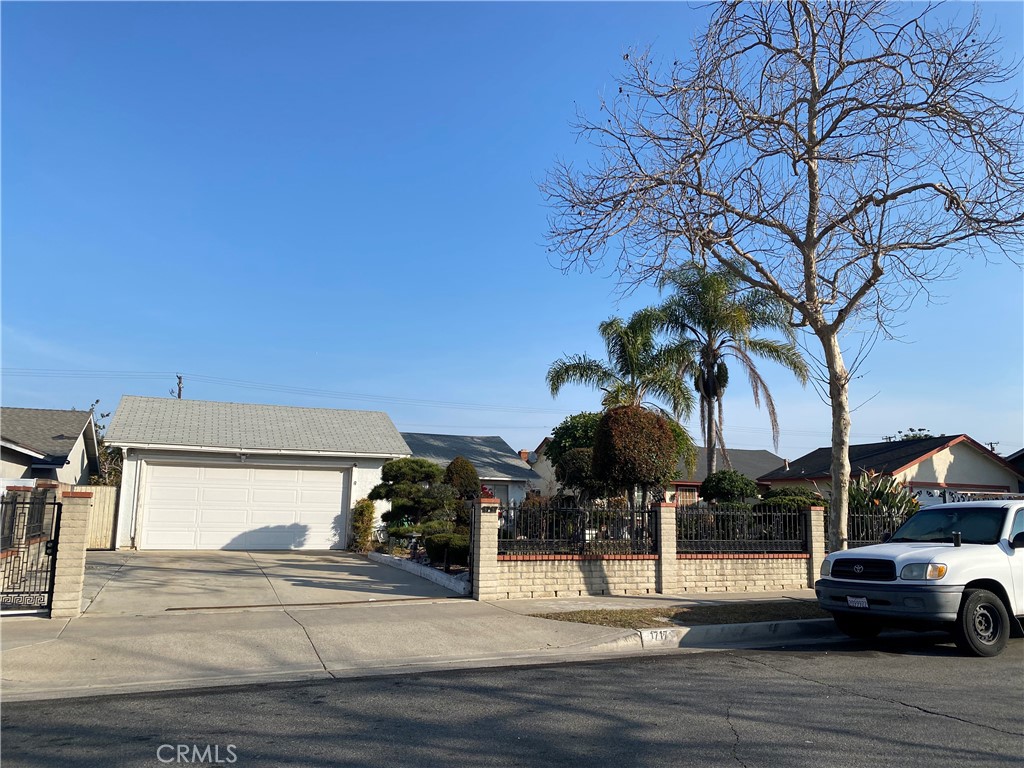 1717 W 7th Street