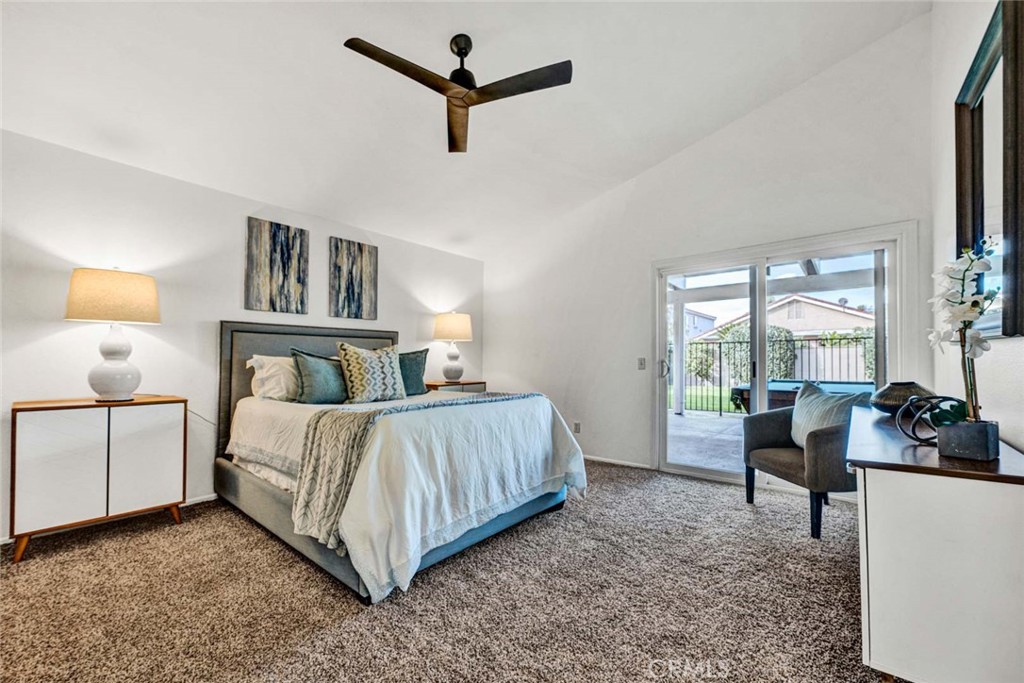 10411 Calle Independencia