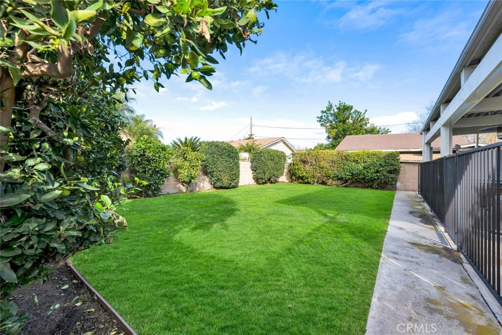 10411 Calle Independencia