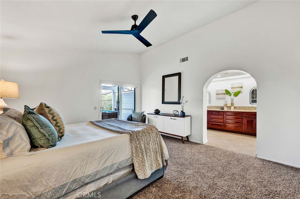 10411 Calle Independencia